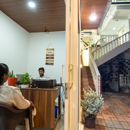 Morjim Sea Waves-Beach Front Hotel ภายนอก รูปภาพ