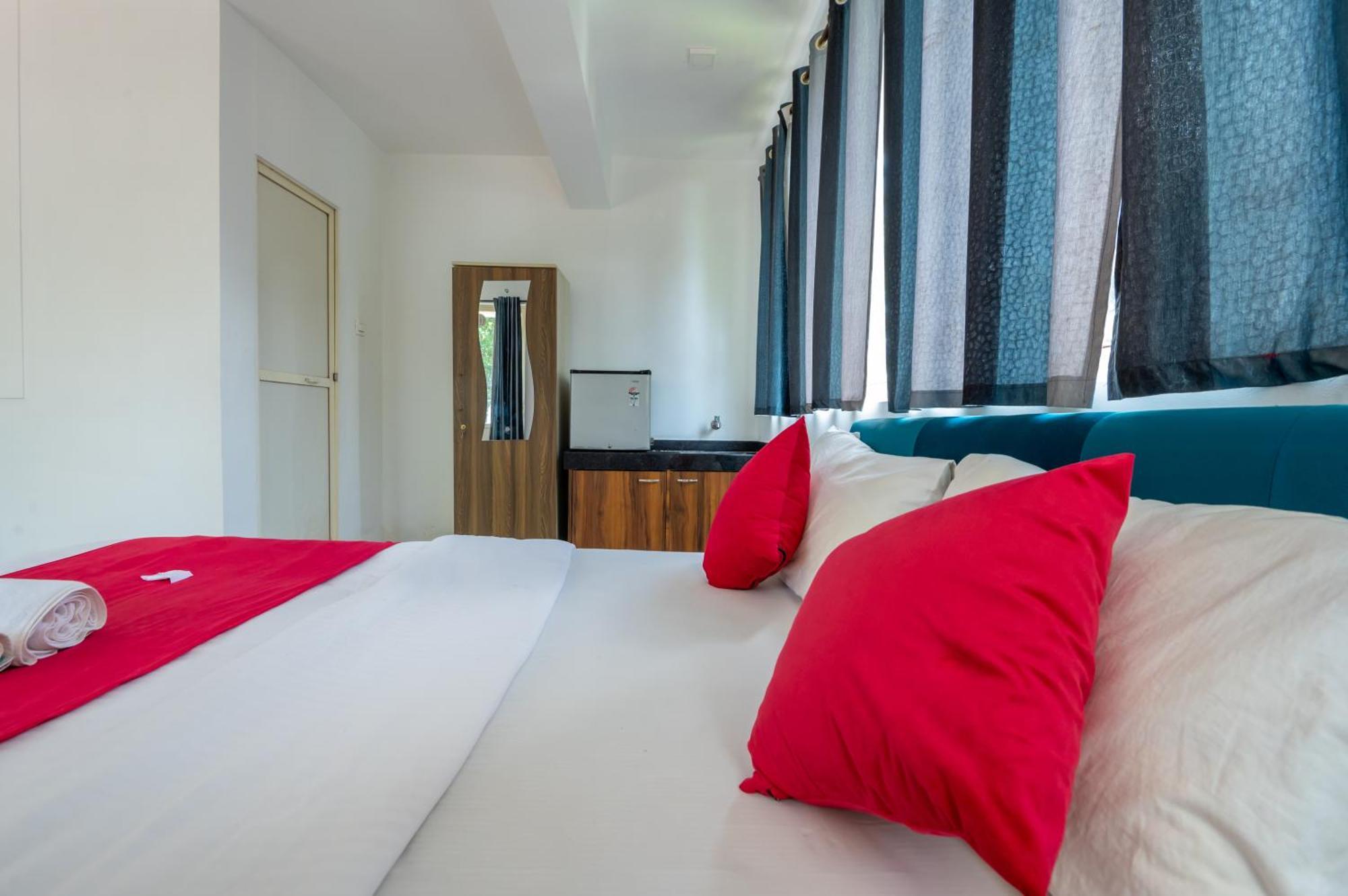 Morjim Sea Waves-Beach Front Hotel ภายนอก รูปภาพ