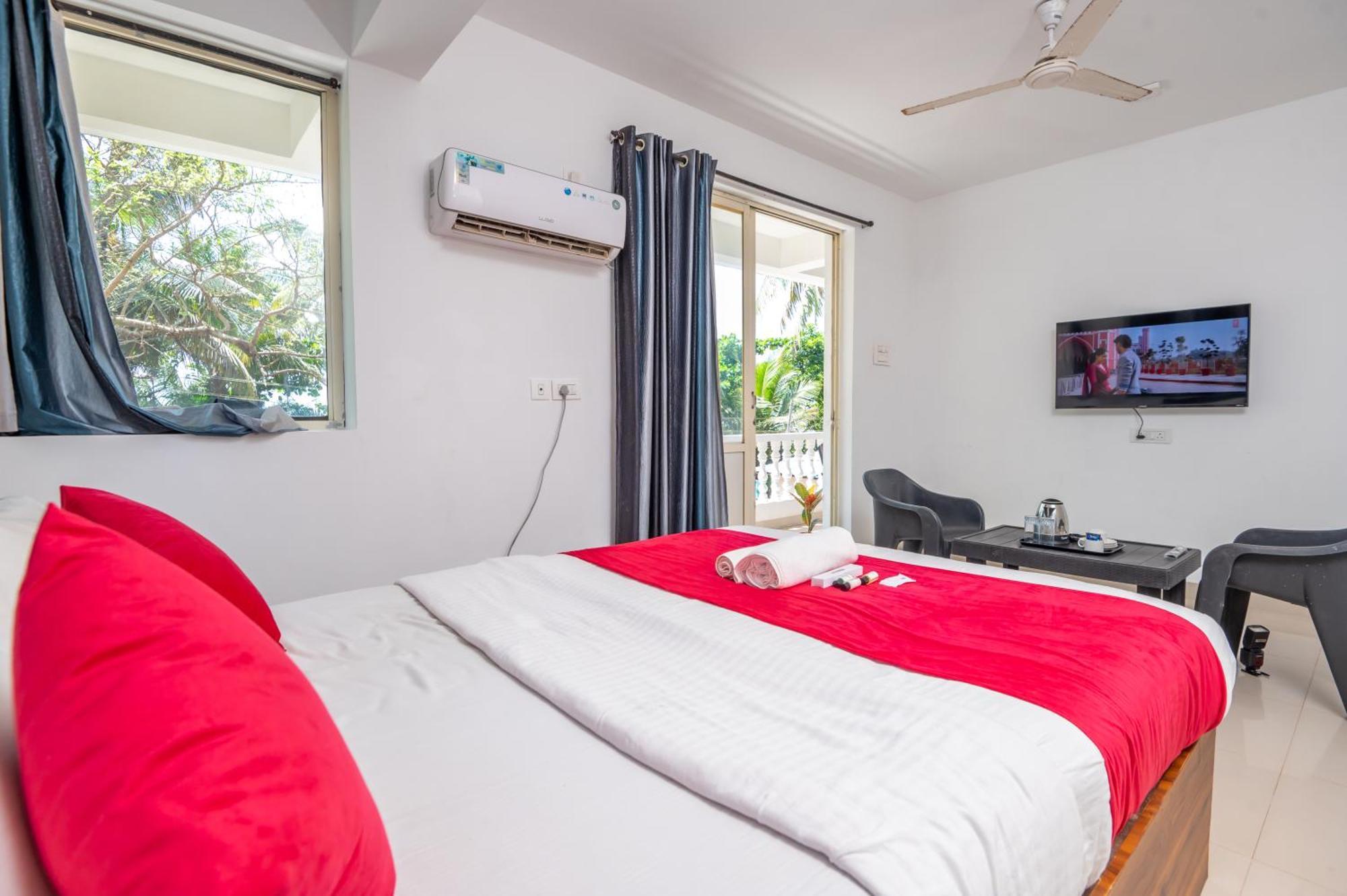 Morjim Sea Waves-Beach Front Hotel ภายนอก รูปภาพ
