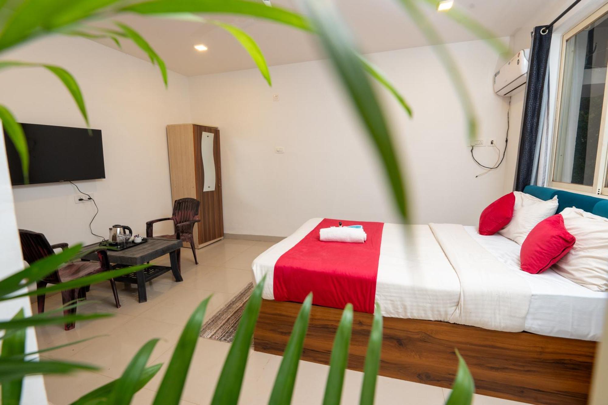 Morjim Sea Waves-Beach Front Hotel ภายนอก รูปภาพ