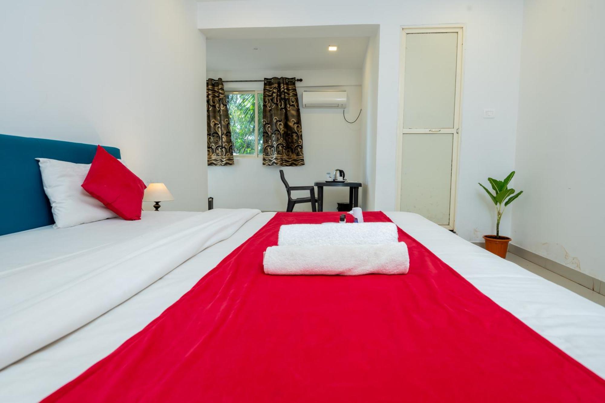 Morjim Sea Waves-Beach Front Hotel ภายนอก รูปภาพ