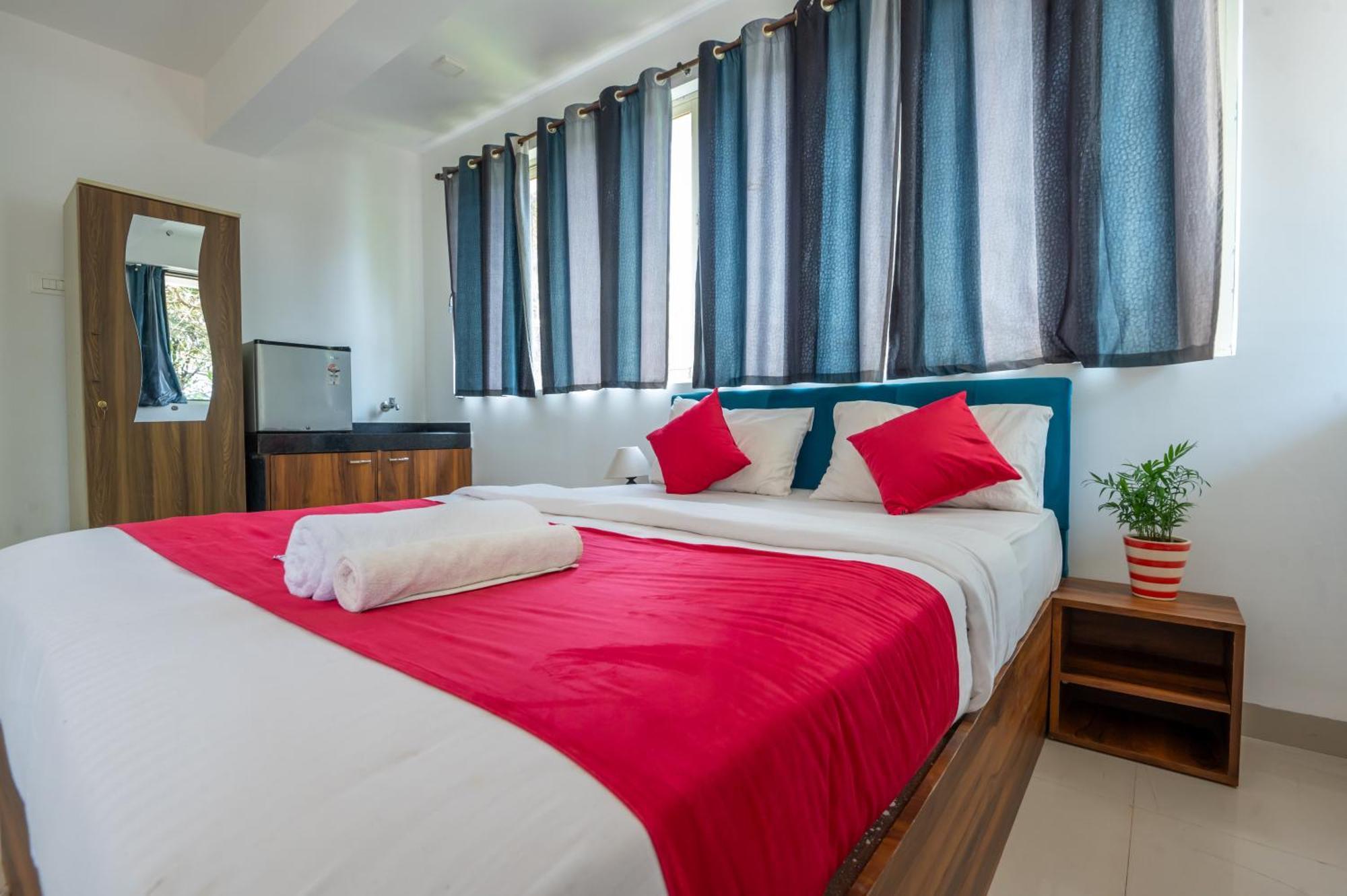 Morjim Sea Waves-Beach Front Hotel ภายนอก รูปภาพ
