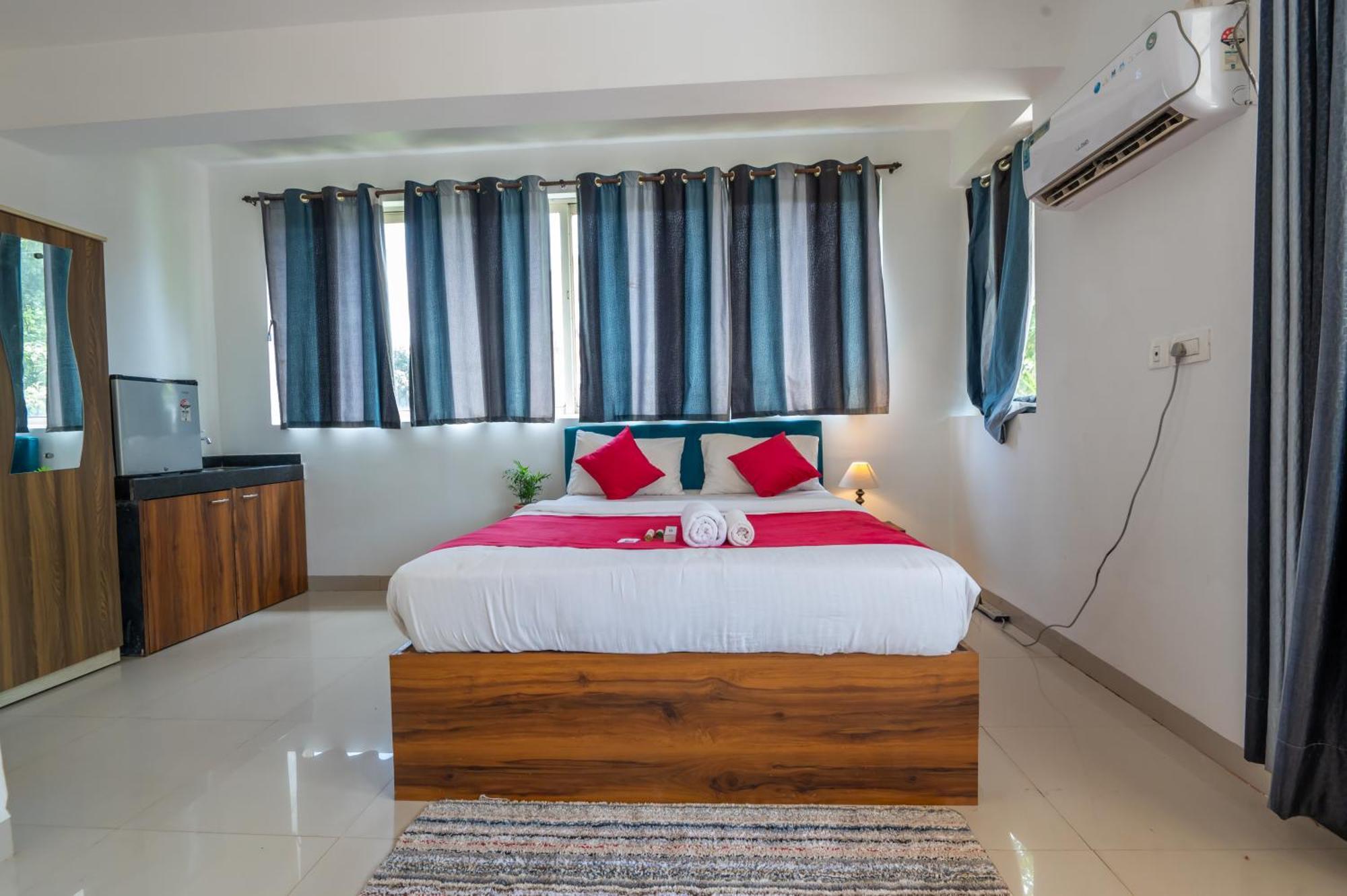 Morjim Sea Waves-Beach Front Hotel ภายนอก รูปภาพ