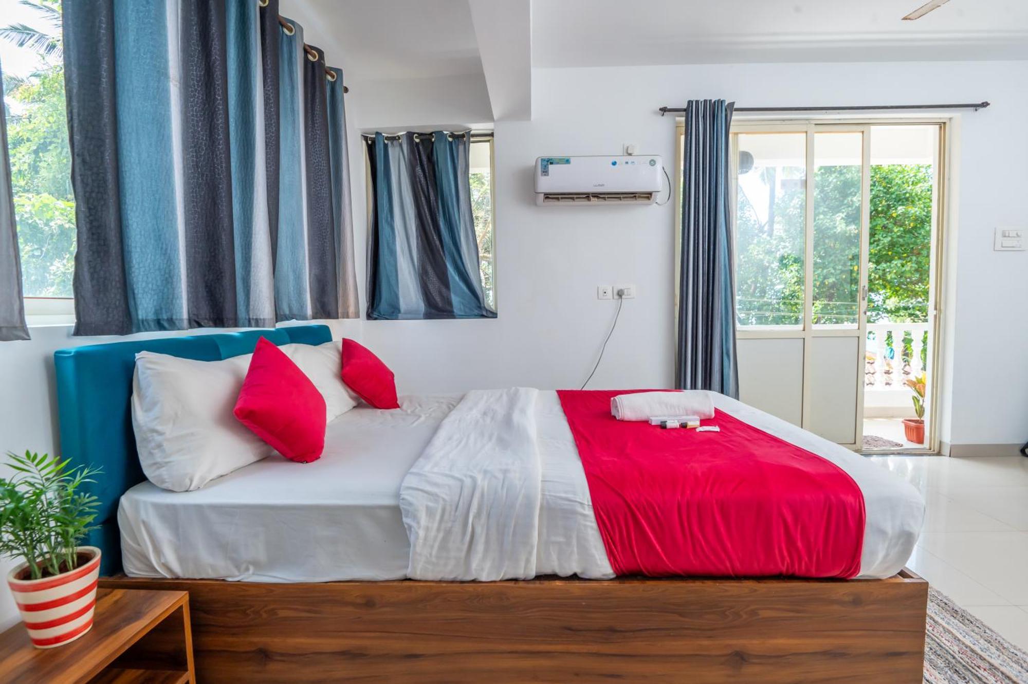 Morjim Sea Waves-Beach Front Hotel ภายนอก รูปภาพ