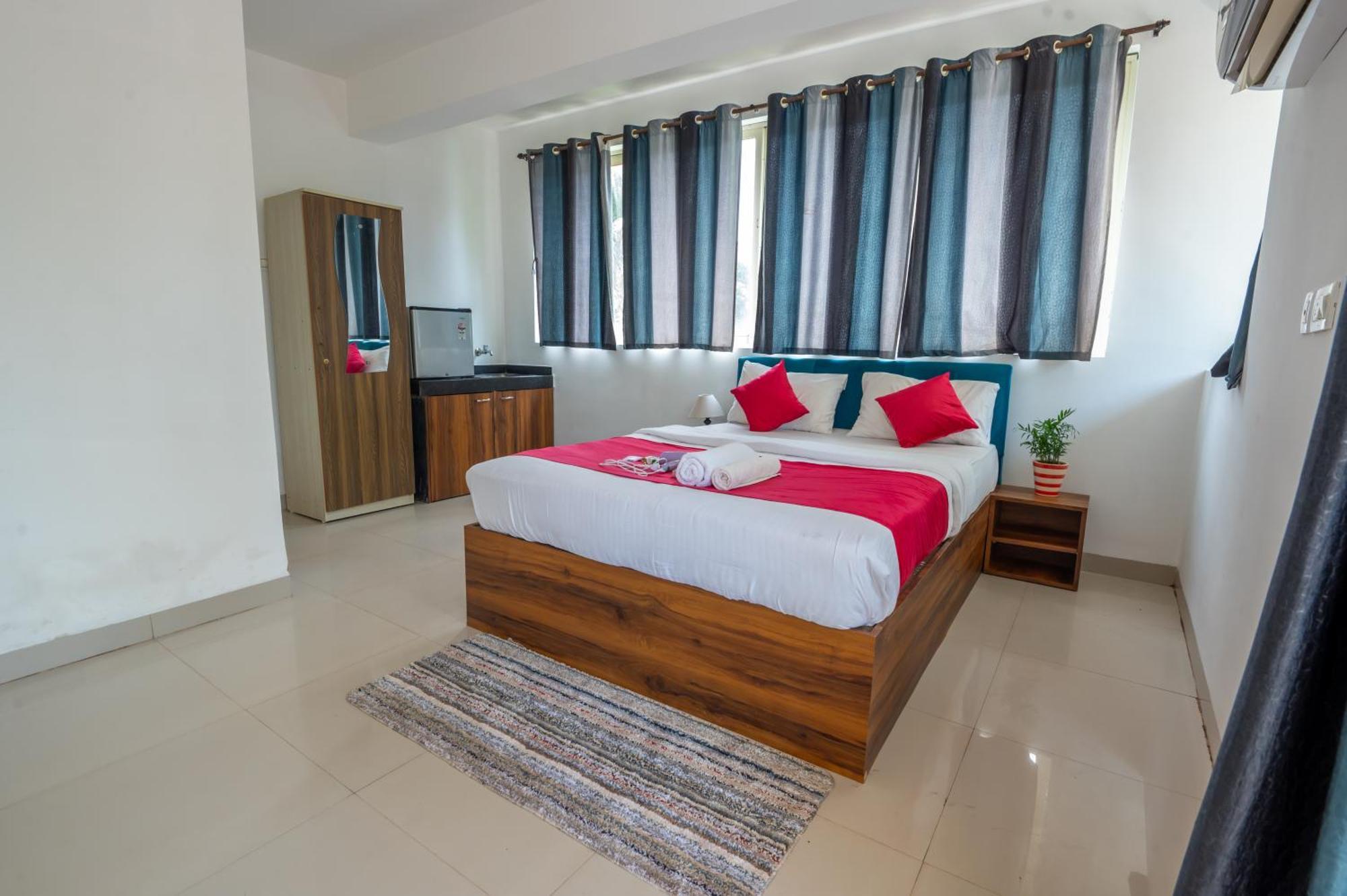 Morjim Sea Waves-Beach Front Hotel ภายนอก รูปภาพ