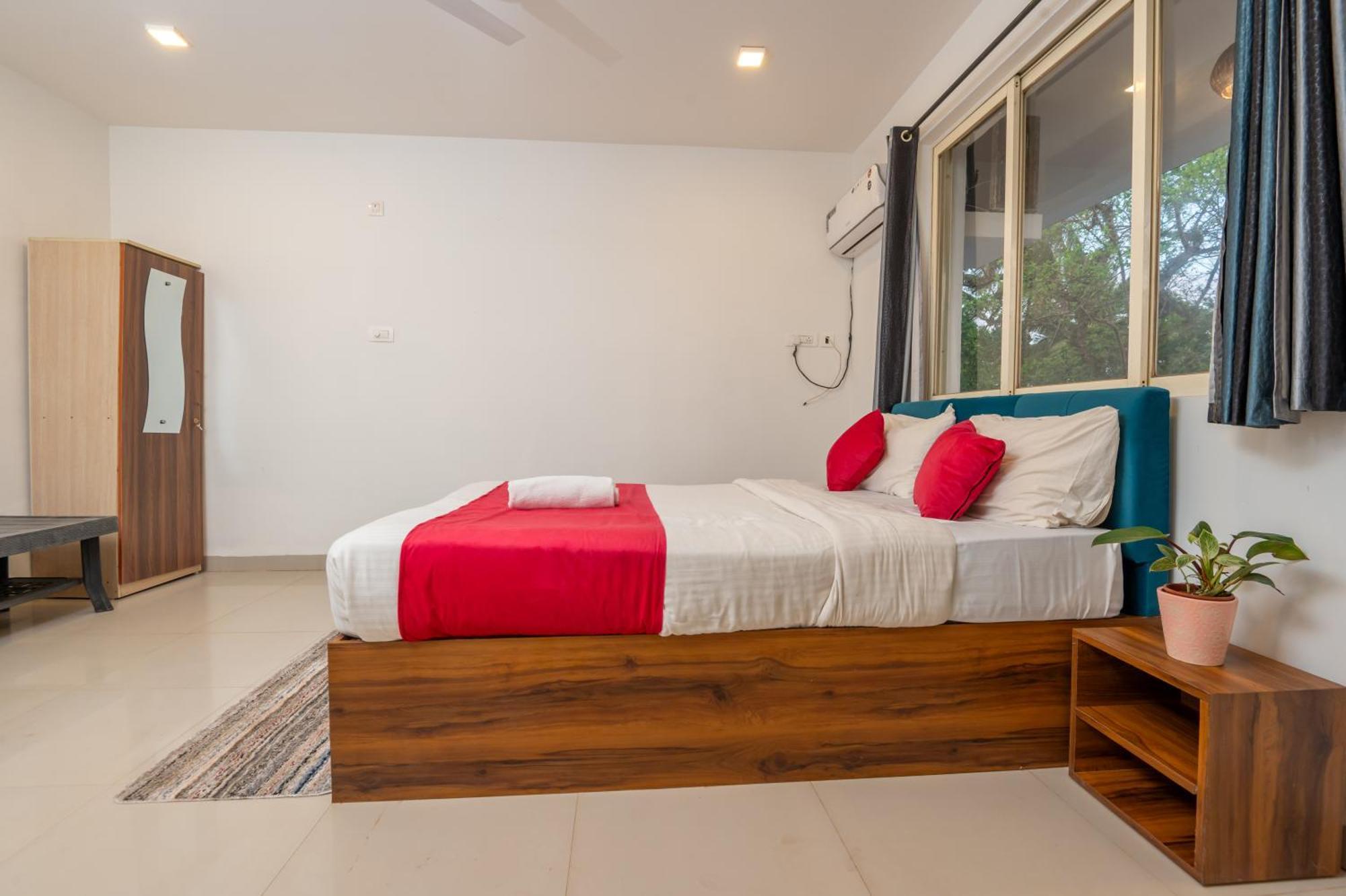 Morjim Sea Waves-Beach Front Hotel ภายนอก รูปภาพ