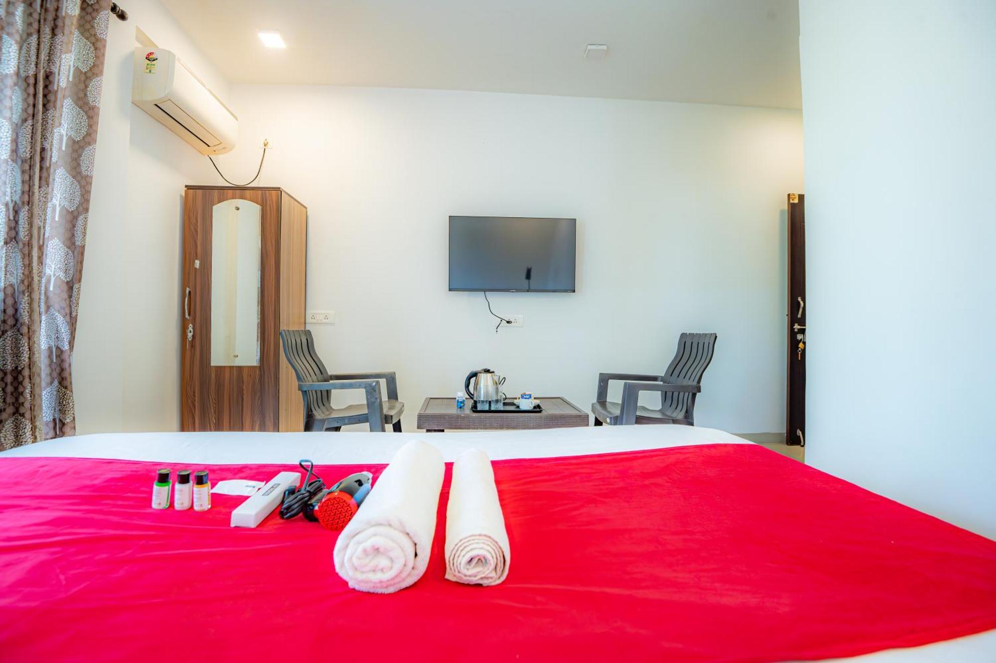 Morjim Sea Waves-Beach Front Hotel ภายนอก รูปภาพ