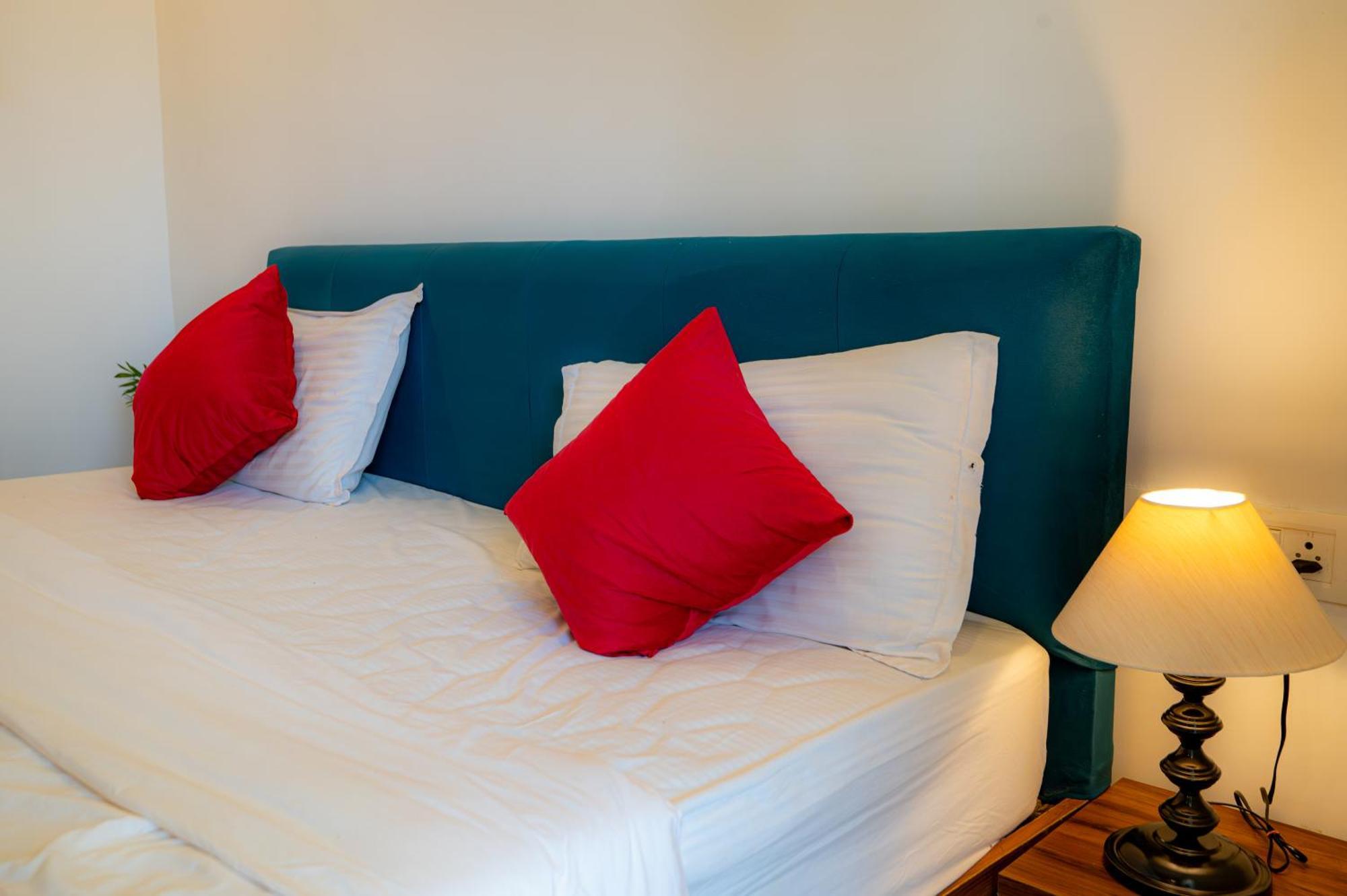 Morjim Sea Waves-Beach Front Hotel ภายนอก รูปภาพ