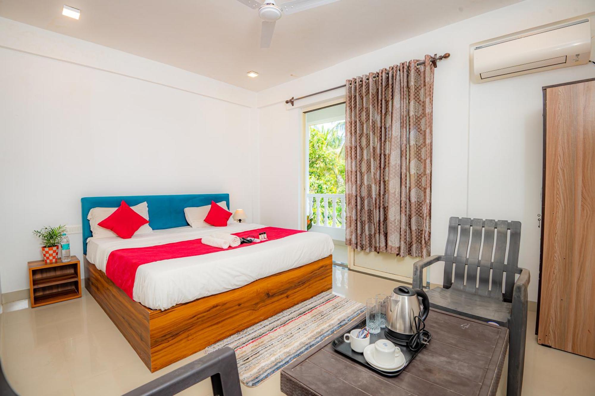 Morjim Sea Waves-Beach Front Hotel ภายนอก รูปภาพ