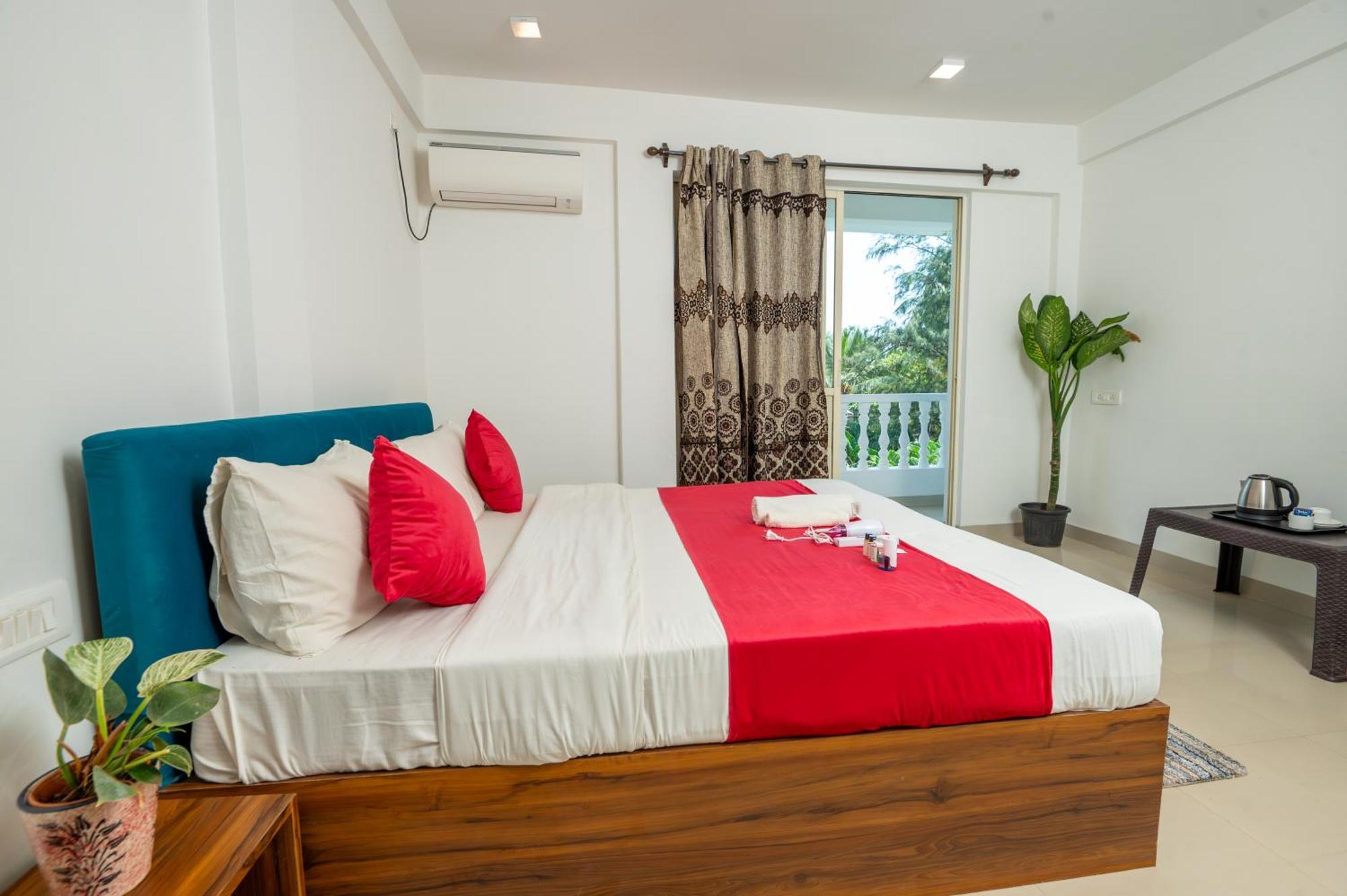 Morjim Sea Waves-Beach Front Hotel ภายนอก รูปภาพ