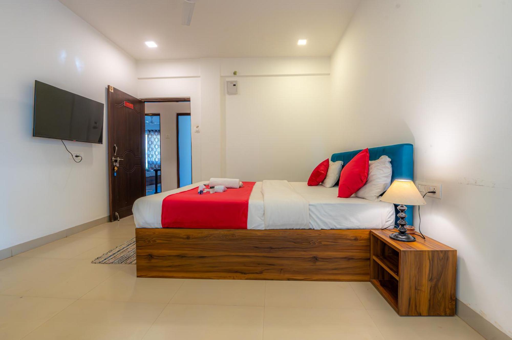 Morjim Sea Waves-Beach Front Hotel ภายนอก รูปภาพ