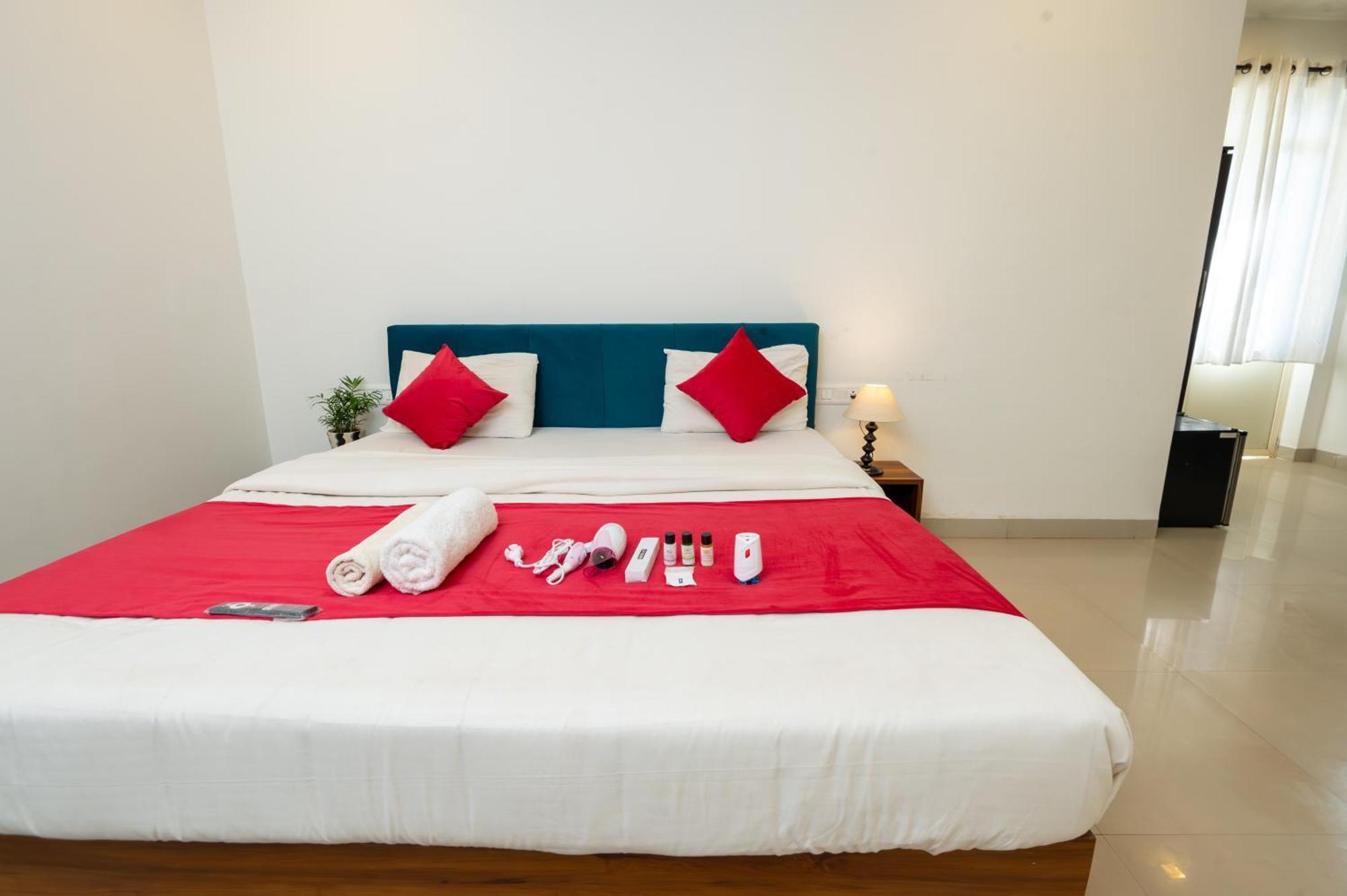 Morjim Sea Waves-Beach Front Hotel ภายนอก รูปภาพ