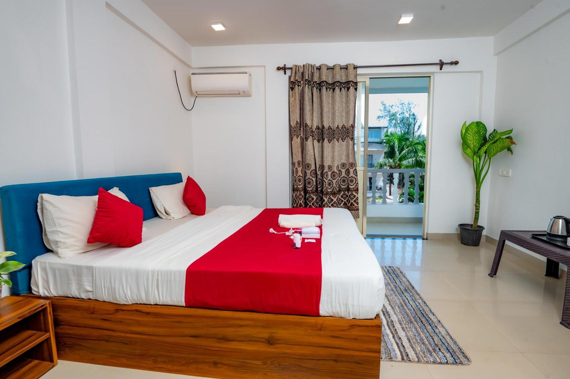 Morjim Sea Waves-Beach Front Hotel ภายนอก รูปภาพ
