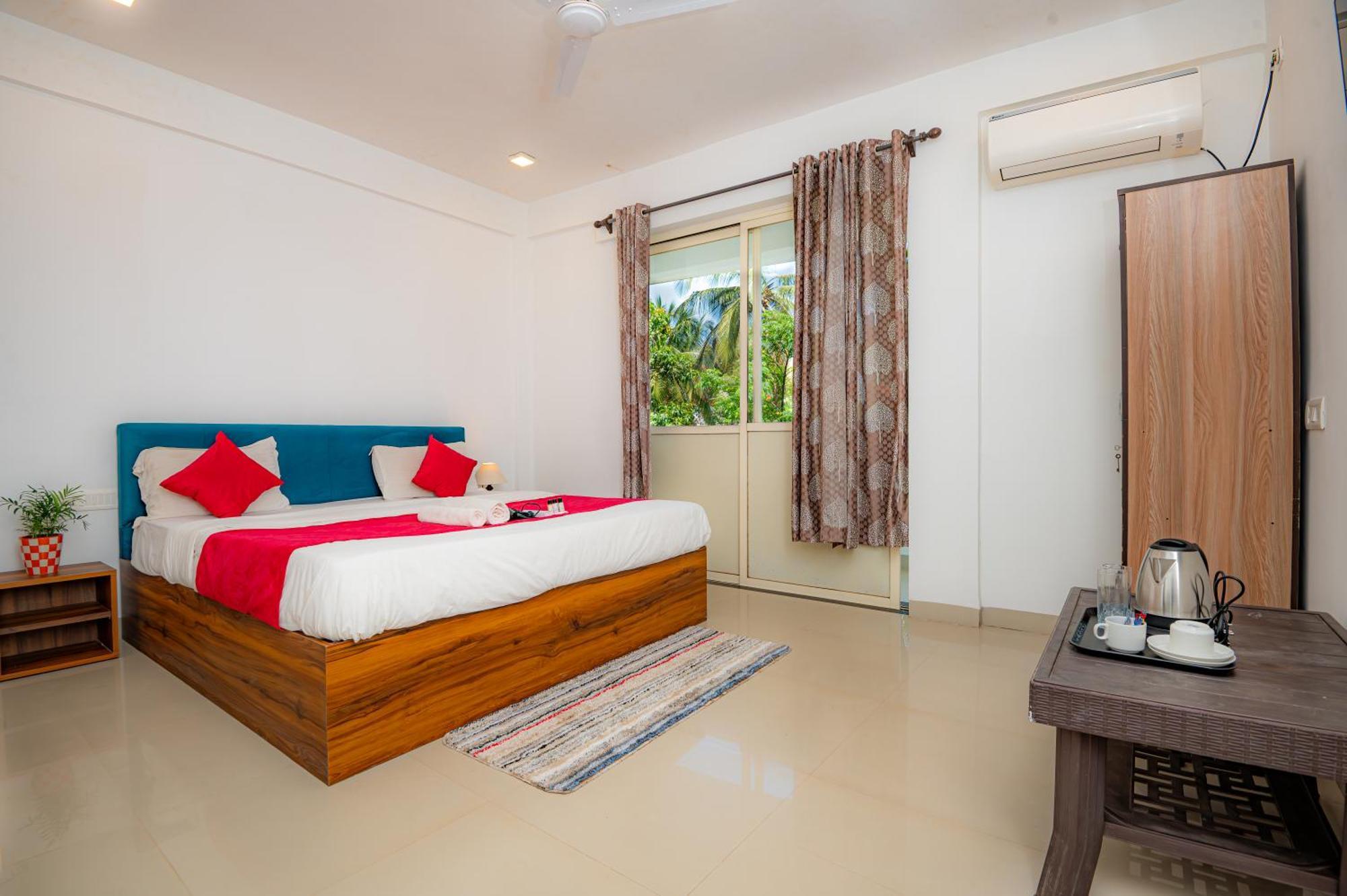 Morjim Sea Waves-Beach Front Hotel ภายนอก รูปภาพ
