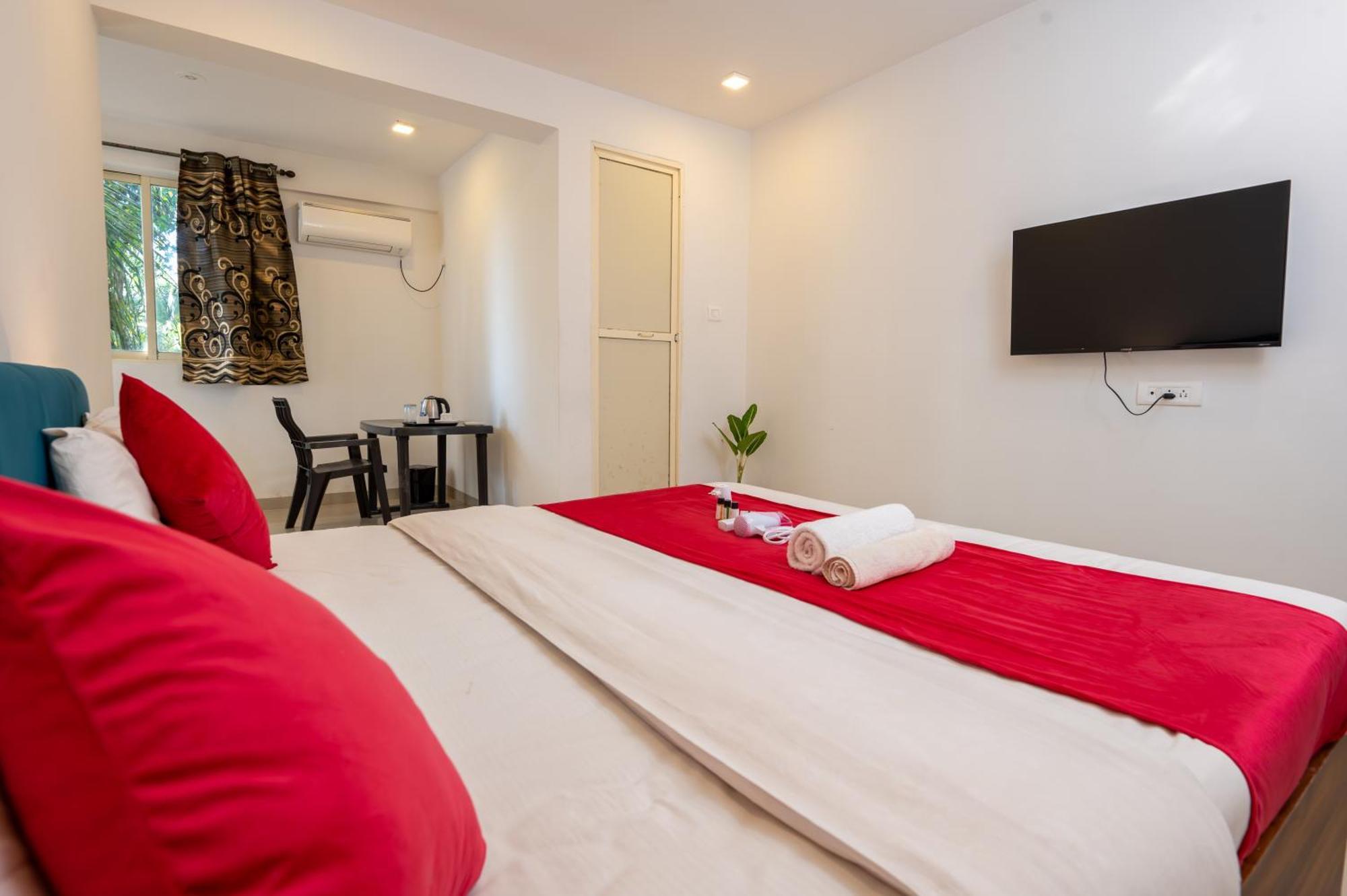 Morjim Sea Waves-Beach Front Hotel ภายนอก รูปภาพ