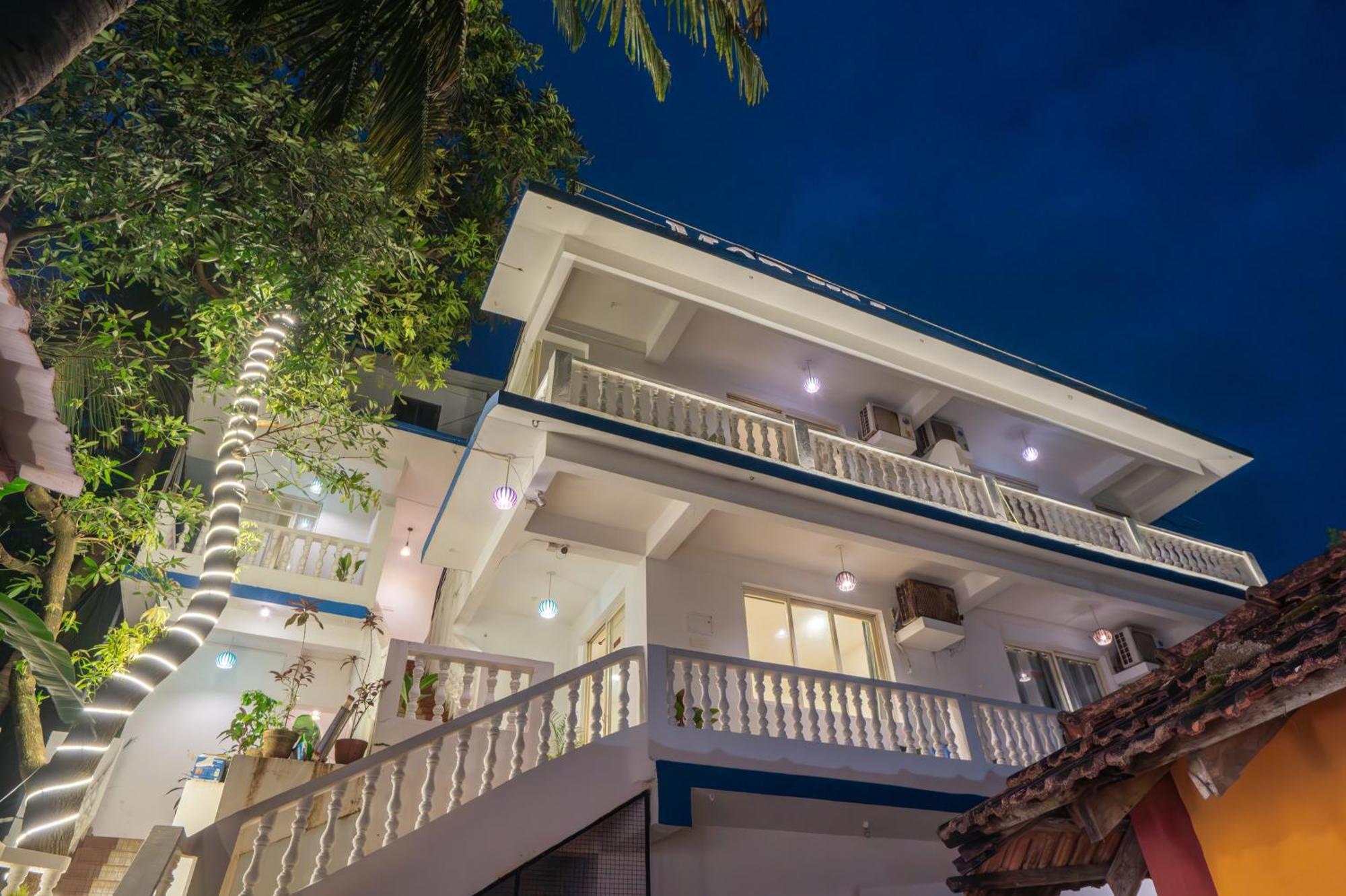 Morjim Sea Waves-Beach Front Hotel ภายนอก รูปภาพ